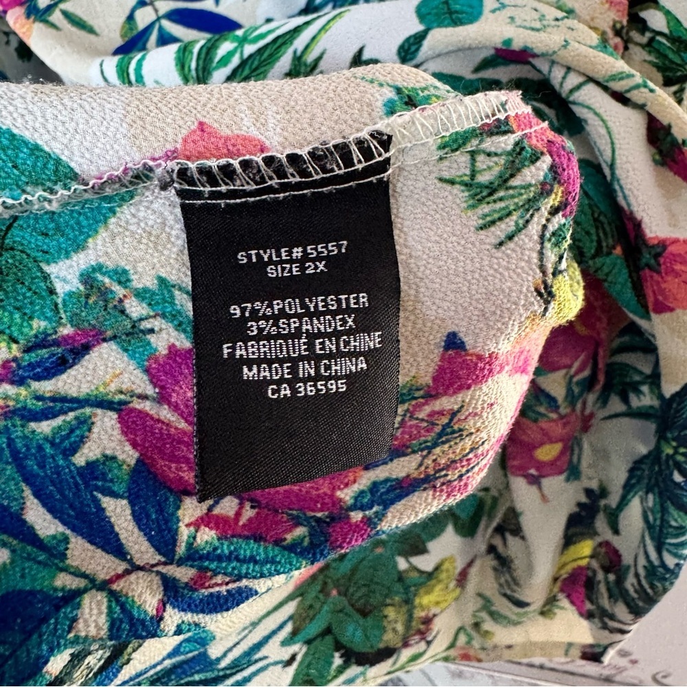 Mandee top buttons blouse floral flowers tropical plants flowy  Women's Top - Picture 7 of 8